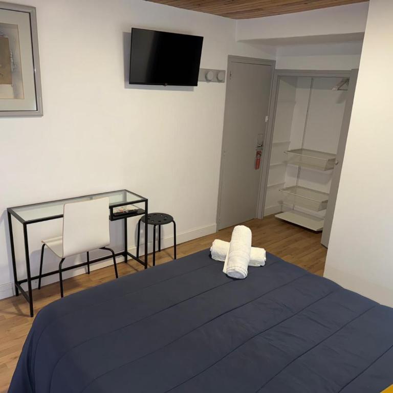 Hostal ARS - Zimmer mit Queensize-Bett und Balkon - 2