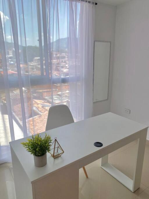 RentalsOP AN04 Apartamento con balcon cerca al CC Plaza Arrayanes Excelente vista - Apartamento de 2 dormitorios - 51
