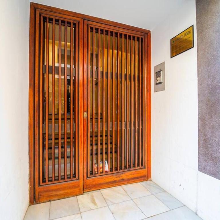 Authentic Alicante Central Flat near the Beach - Two-Bedroom Apartment - 25