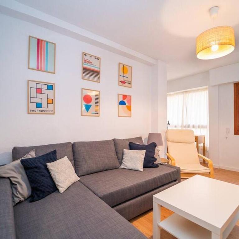 Authentic Alicante Central Flat near the Beach - Two-Bedroom Apartment - 2