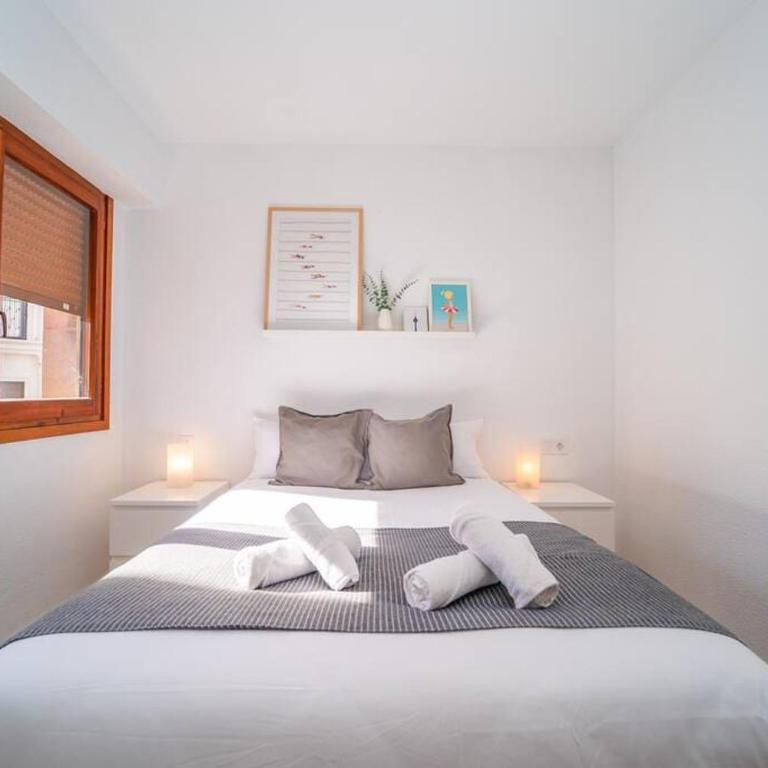 Authentic Alicante Central Flat near the Beach - Two-Bedroom Apartment - 10