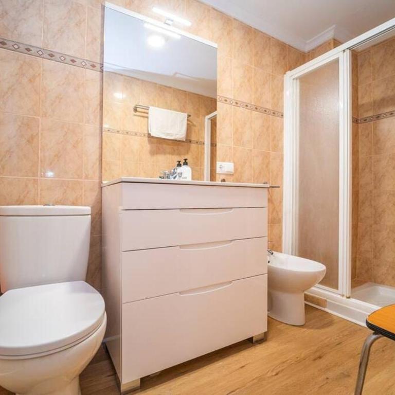 Authentic Alicante Central Flat near the Beach - Two-Bedroom Apartment - 21