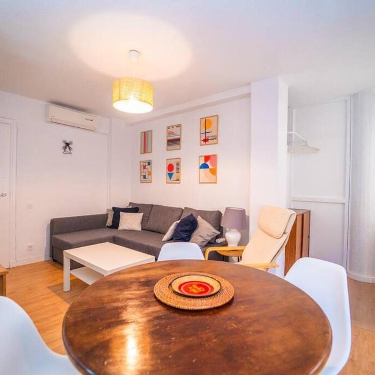 Authentic Alicante Central Flat near the Beach - Two-Bedroom Apartment - 4
