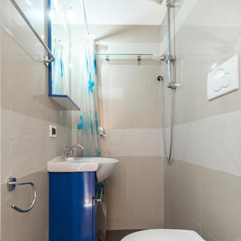 Parcheggio Gratis - 10min Aeroporto - Vista Mare - Appartamento con 2 Camere da Letto - 13