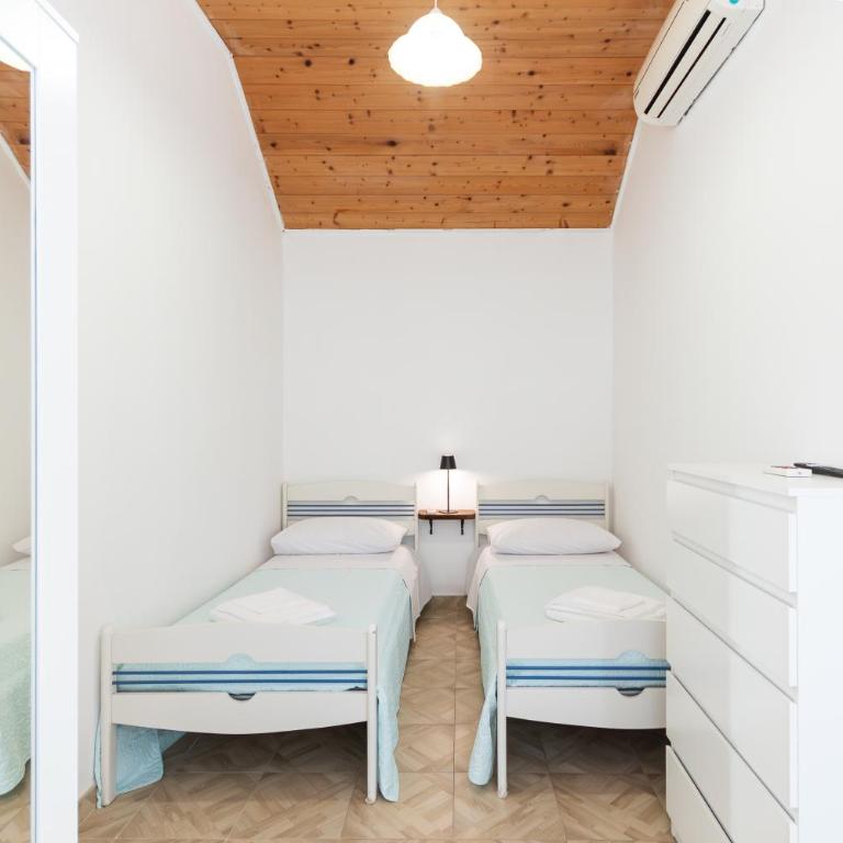 Parcheggio Gratis - 10min Aeroporto - Vista Mare - Appartamento con 2 Camere da Letto - 11