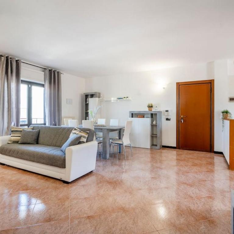 Domus Apulia, Due Passi Dal Mare - Free Parking - - Three-Bedroom Apartment - 2