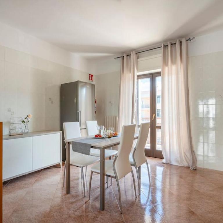 Domus Apulia, Due Passi Dal Mare - Free Parking - - Three-Bedroom Apartment - 4