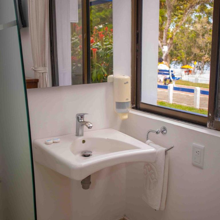 Hotel y Cabañas - Centro Vacacional Comfandi Lago Calima - Habitación Individual con baño - 18