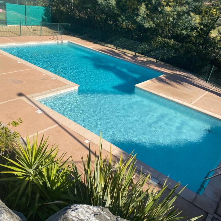 Appartement avec piscine, vue golf à sainte Maxime - Two-Bedroom Apartment - 9