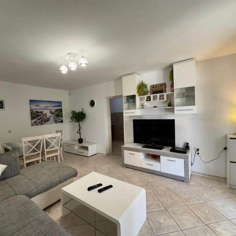 Apartments ASYA - Deluxe One-Bedroom Apartment with Garden View - 13