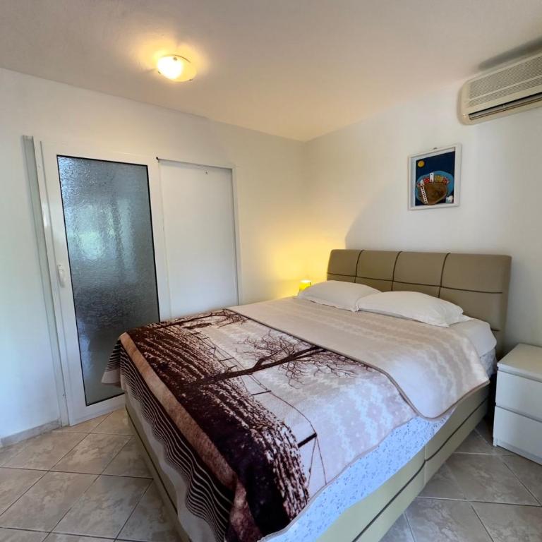 Apartments ASYA - Deluxe One-Bedroom Apartment with Garden View - 8