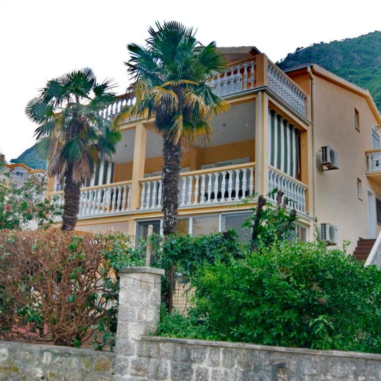 Apartments ASYA - Deluxe One-Bedroom Apartment with Garden View - 4