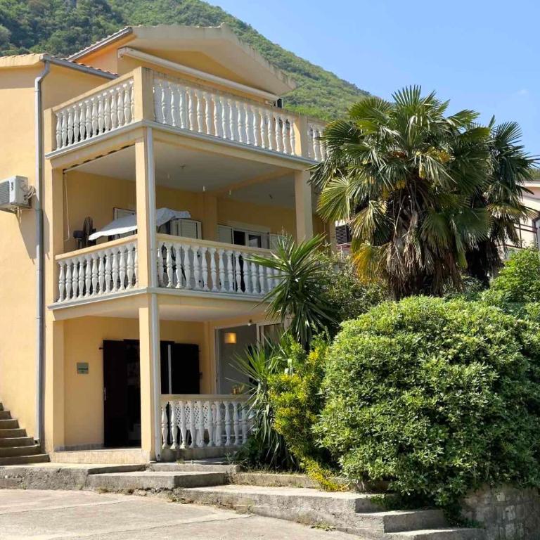 Apartments ASYA - One-Bedroom Apartment with Sea View and Balcony - 2