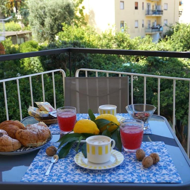 Pino Home - Two-Bedroom Deluxe Apartment with Balcony - 18