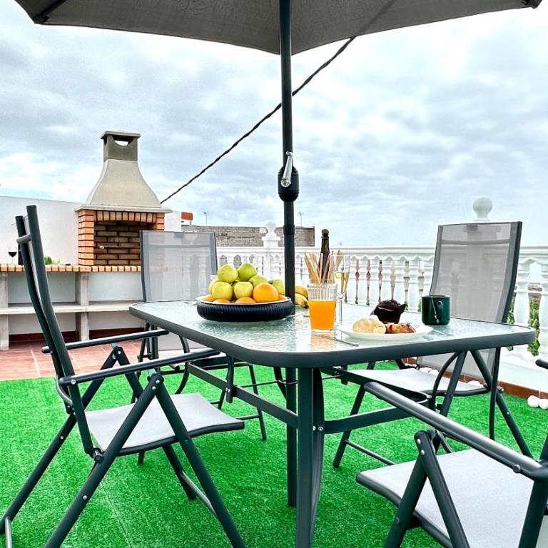 Maravilloso ático con terraza, vistas, BBQ, wifi - Apartamento de 1 dormitorio - 3