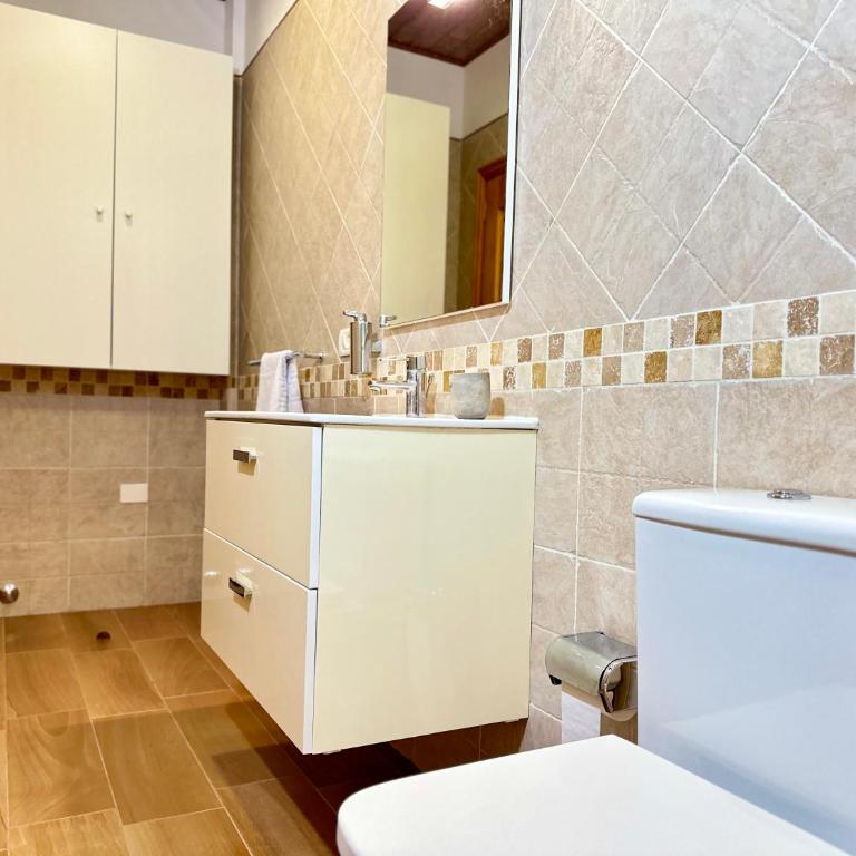 Maravilloso ático con terraza, vistas, BBQ, wifi - Apartamento de 1 dormitorio - 50