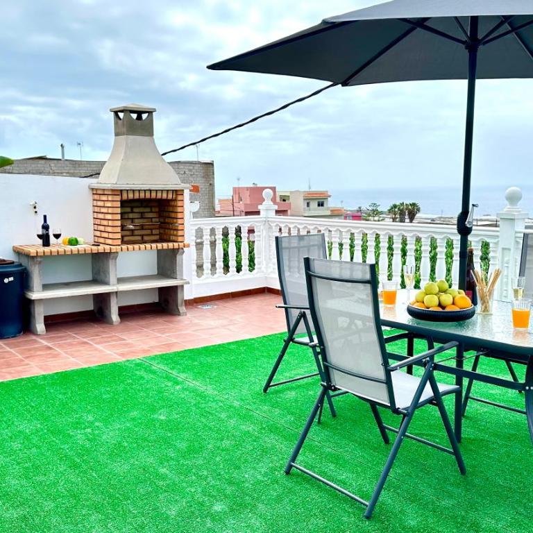 Maravilloso ático con terraza, vistas, BBQ, wifi - Apartamento de 1 dormitorio - 2