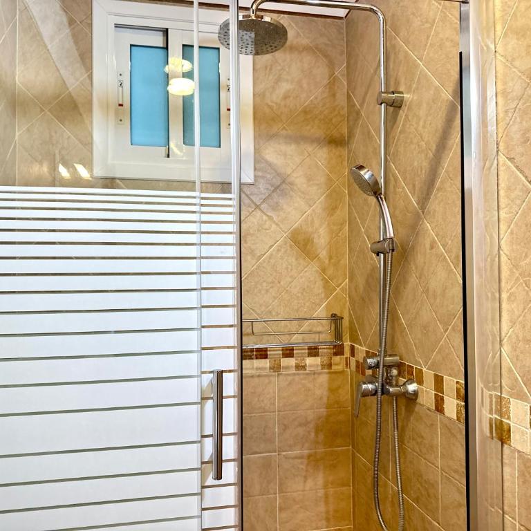 Maravilloso ático con terraza, vistas, BBQ, wifi - Apartamento de 1 dormitorio - 51