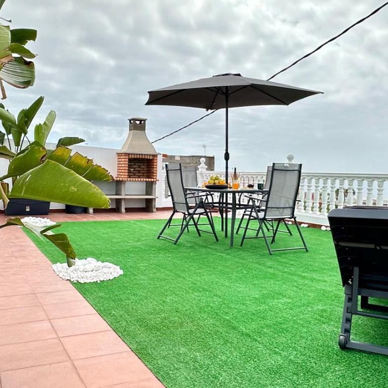 Maravilloso ático con terraza, vistas, BBQ, wifi - Apartamento de 1 dormitorio - 1