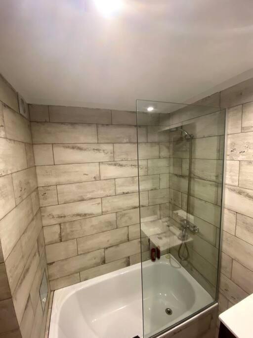 mono ambiente hogareño - zona centro - One-Bedroom Apartment - 6