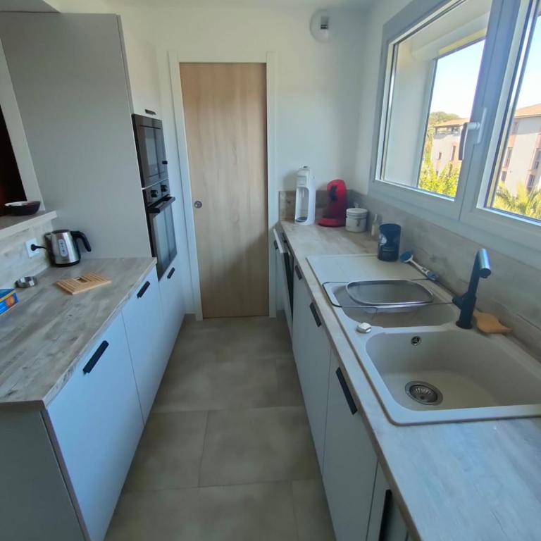 T4 Familial dans résidence calme à proximité de la mer - Appartement - 5