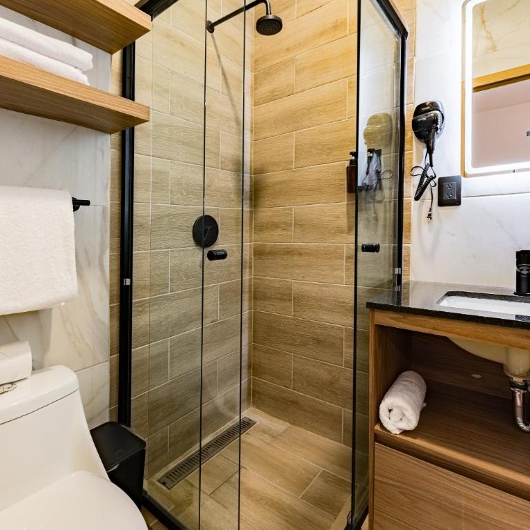 Suites Monterrey by Escajal Rooms - Habitación Deluxe - 11