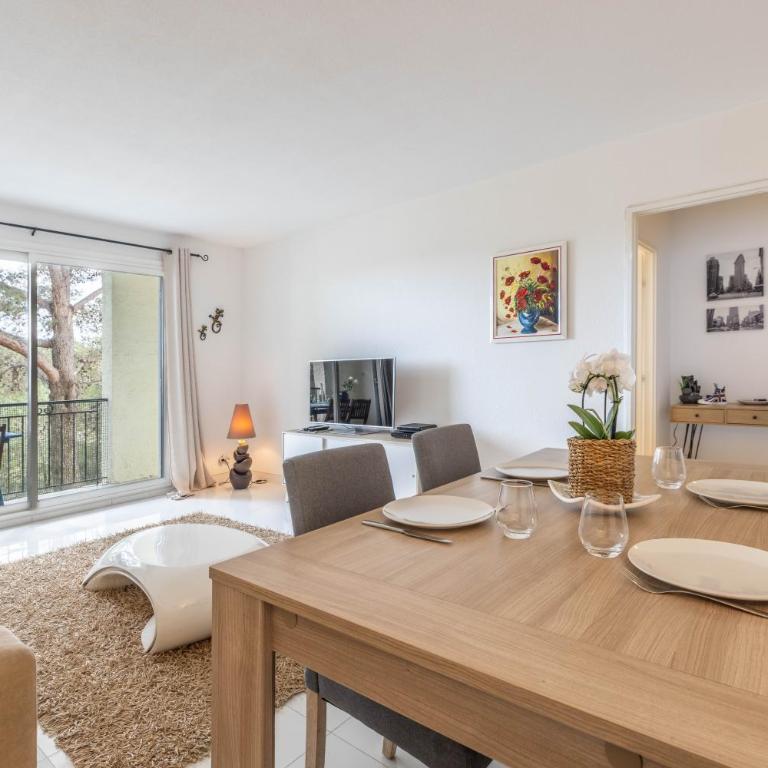 LB Vacation Rentals I Spacious 2BR Apartment with Terrace, Balcony - Apartment mit 2 Schlafzimmern - 2