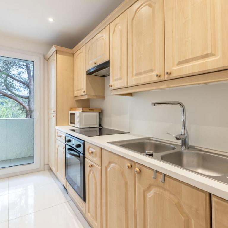 LB Vacation Rentals I Spacious 2BR Apartment with Terrace, Balcony - Apartment mit 2 Schlafzimmern - 7