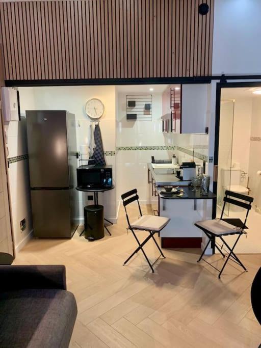 "Le Doux Mer" - Studio Royan Hyper Centre - Classé 3 étoiles - 2 pers - 150m plage - Studio - 23