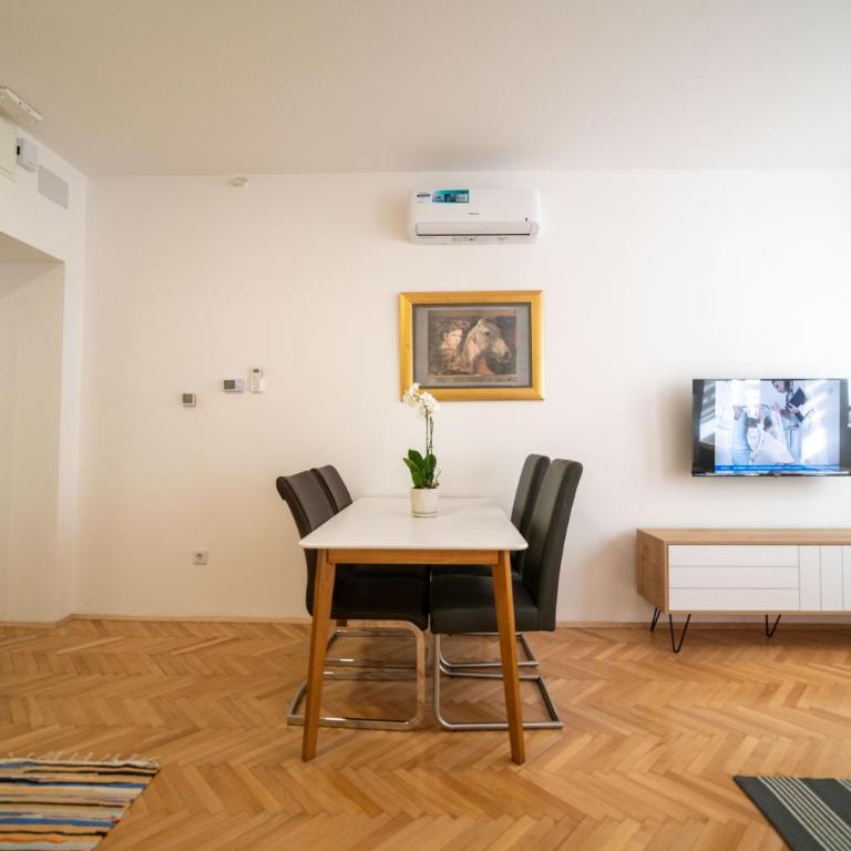 Four Seasons Apartments - Deluks Apartman sa 2 Spavaće Sobe - 2
