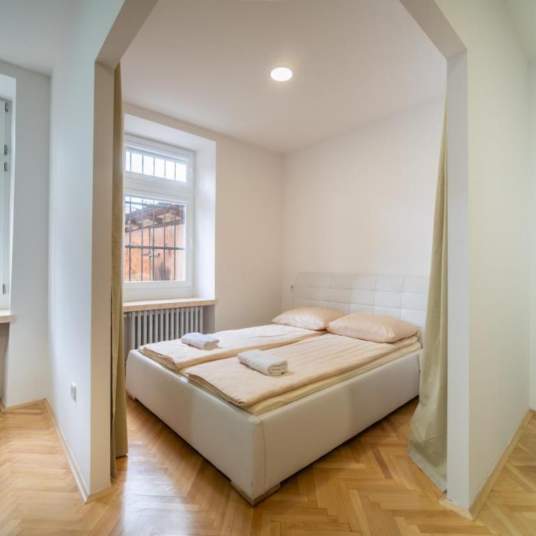 Four Seasons Apartments - Deluks Apartman s 1 Spavaćom Sobom i Pogledom na Vrt - 8