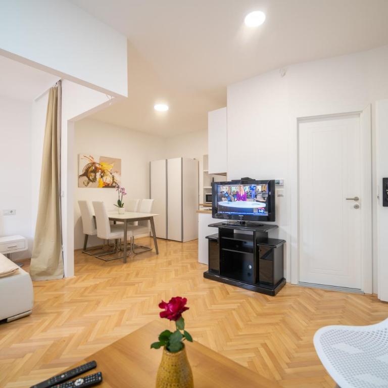 Four Seasons Apartments - Deluks Apartman s 1 Spavaćom Sobom i Pogledom na Vrt - 10