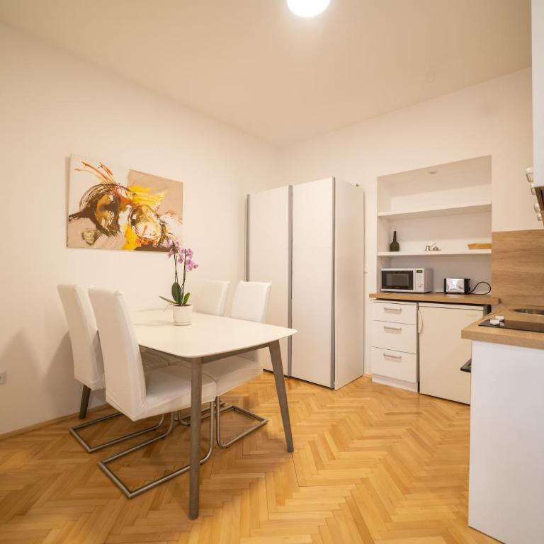 Four Seasons Apartments - Deluks Apartman s 1 Spavaćom Sobom i Pogledom na Vrt - 14