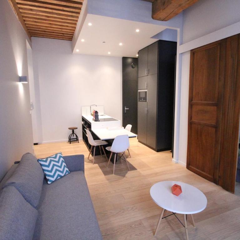 21Royale - Two-Bedroom Apartment Saint Exupery - 2