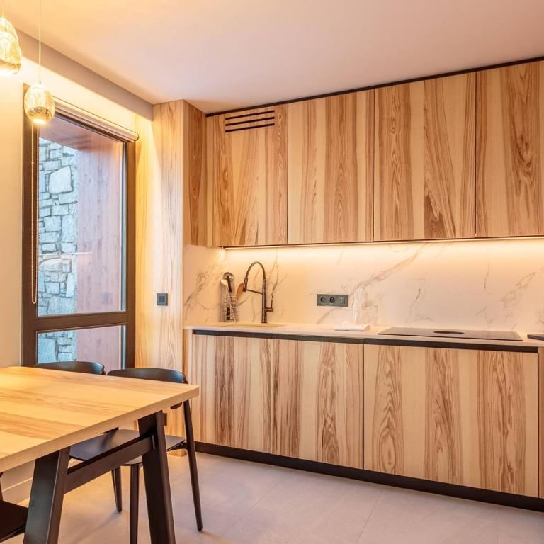 Appartement neuf avec terrasse, SPA et parking inclus - 6 pers - FR-1-352-103 - Appartement - 8
