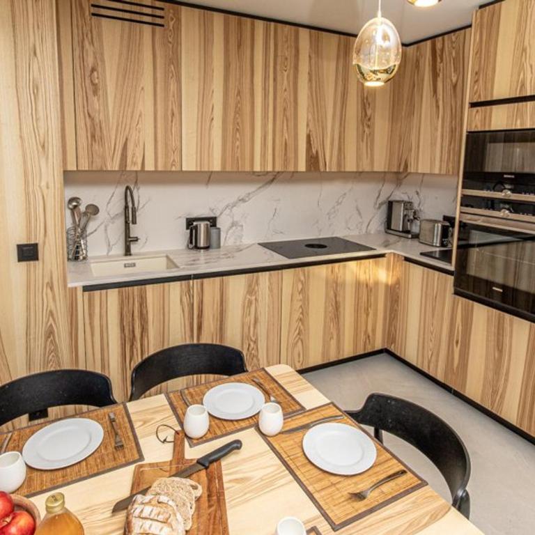Appartement neuf avec terrasse, SPA et parking inclus - 6 pers - FR-1-352-103 - Appartement - 12