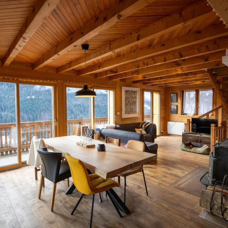 Chalet spacieux 12 pers, 4 ch, 4 sdb, cuisine équipée, parking, cheminée - FR-1-676-201 - Chalet - 2
