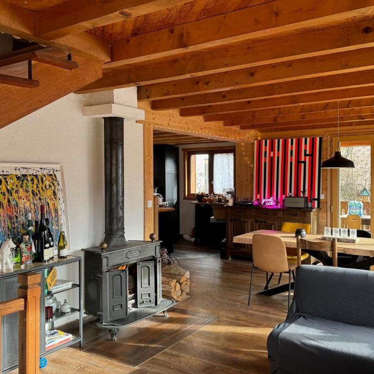 Chalet spacieux 12 pers, 4 ch, 4 sdb, cuisine équipée, parking, cheminée - FR-1-676-201 - Chalet - 4