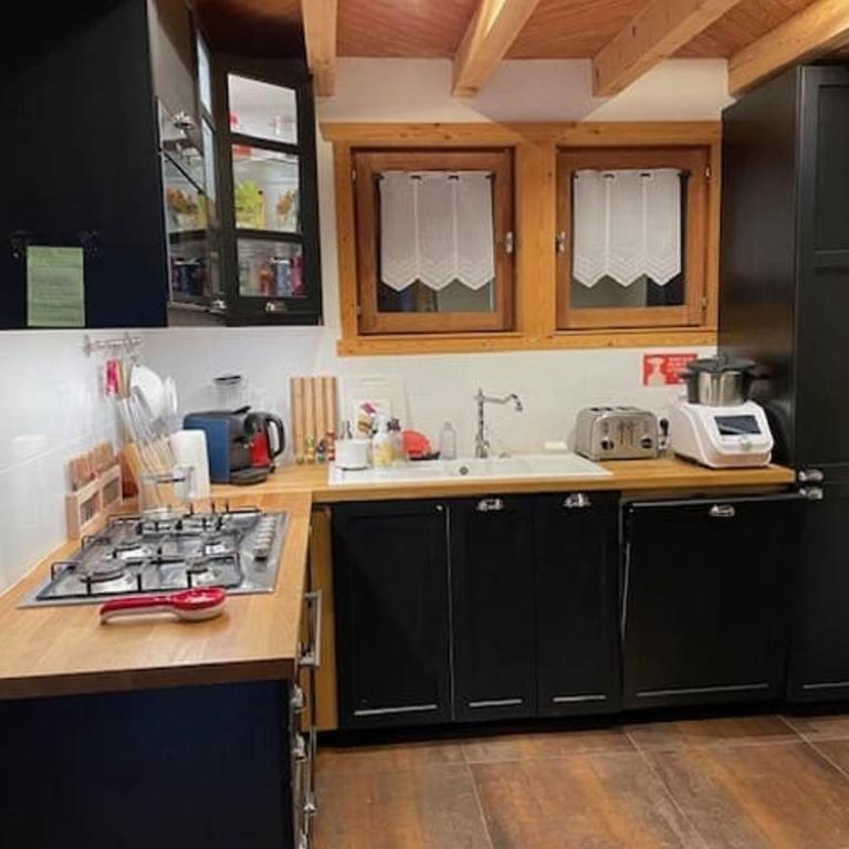 Chalet spacieux 12 pers, 4 ch, 4 sdb, cuisine équipée, parking, cheminée - FR-1-676-201 - Chalet - 5