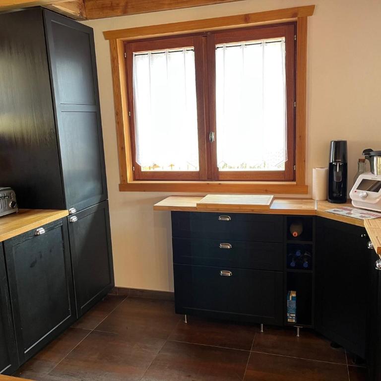 Chalet spacieux 12 pers, 4 ch, 4 sdb, cuisine équipée, parking, cheminée - FR-1-676-201 - Chalet - 9