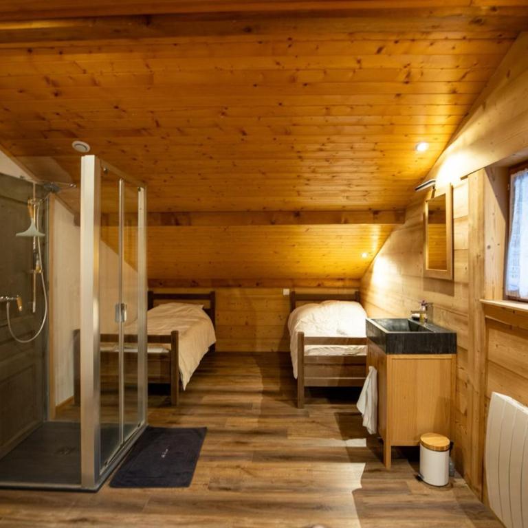 Chalet spacieux 12 pers, 4 ch, 4 sdb, cuisine équipée, parking, cheminée - FR-1-676-201 - Chalet - 12