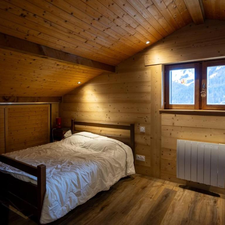 Chalet spacieux 12 pers, 4 ch, 4 sdb, cuisine équipée, parking, cheminée - FR-1-676-201 - Chalet - 13