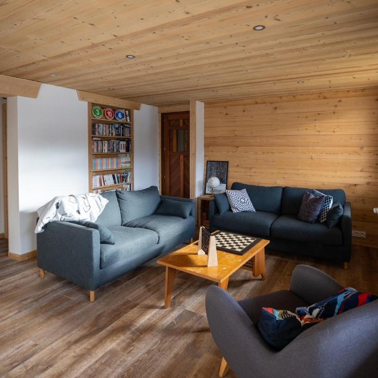 Chalet spacieux 12 pers, 4 ch, 4 sdb, cuisine équipée, parking, cheminée - FR-1-676-201 - Chalet - 17