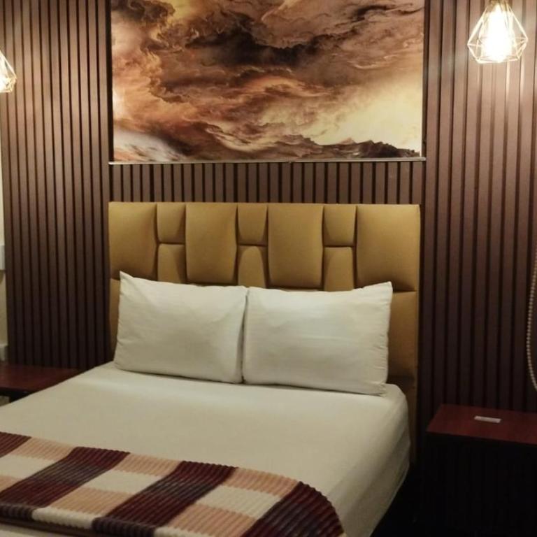 Hotel 50 Suites - Standard Double Room with Fan - 1