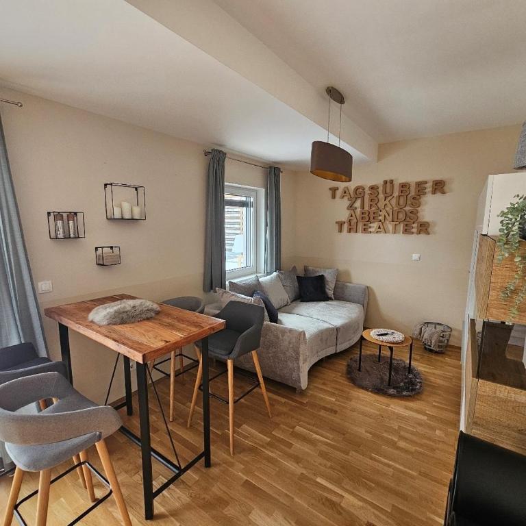 Apartment Leibnitz im Zentrum nahe am Bahnhof und der Südsteirischen Weinstrasse - Apartment mit 2 Schlafzimmern und Balkon - 1