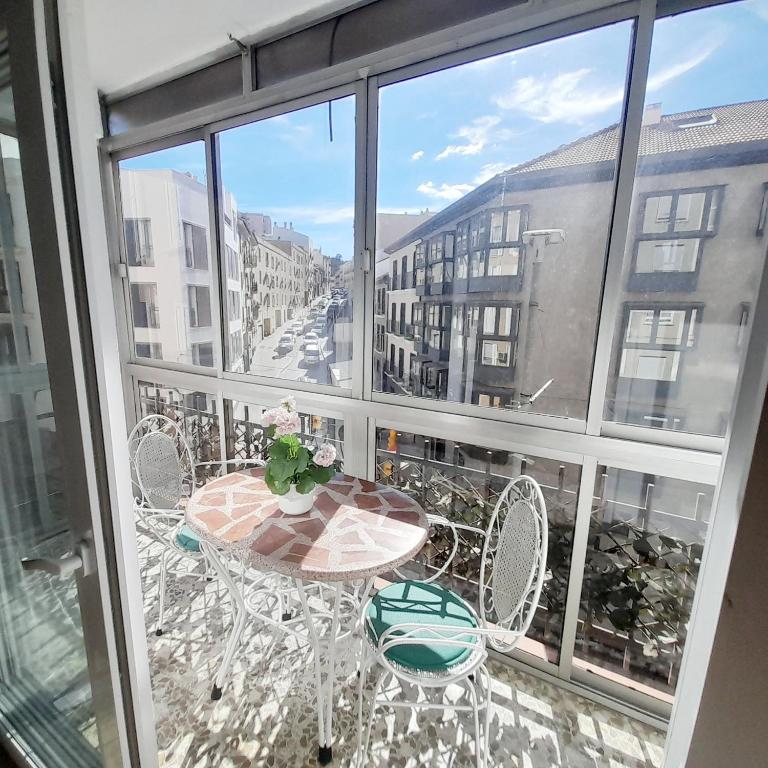 Apartamento en el centro amplio y confortable - Apartamento de 2 dormitorios con balcón - 2