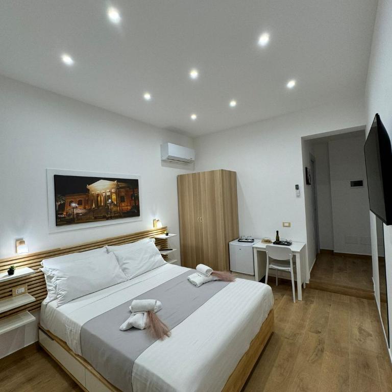 B&B Central Station - Double Room with Private Bathroom - 19