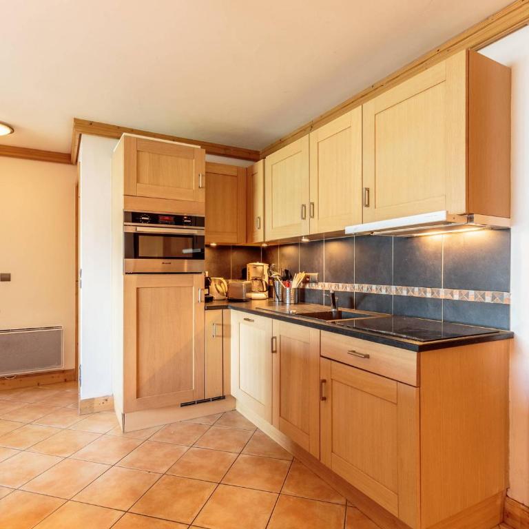 Appartement spacieux 8 pers with Parking & WIFI, proche des pistes - FR-1-352-79 - Appartement - 5