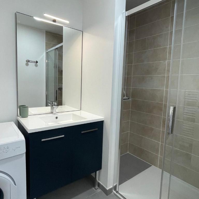 Appartement neuf avec balcon et navette pour le ski - FR-1-624-113 - Apartment - 7