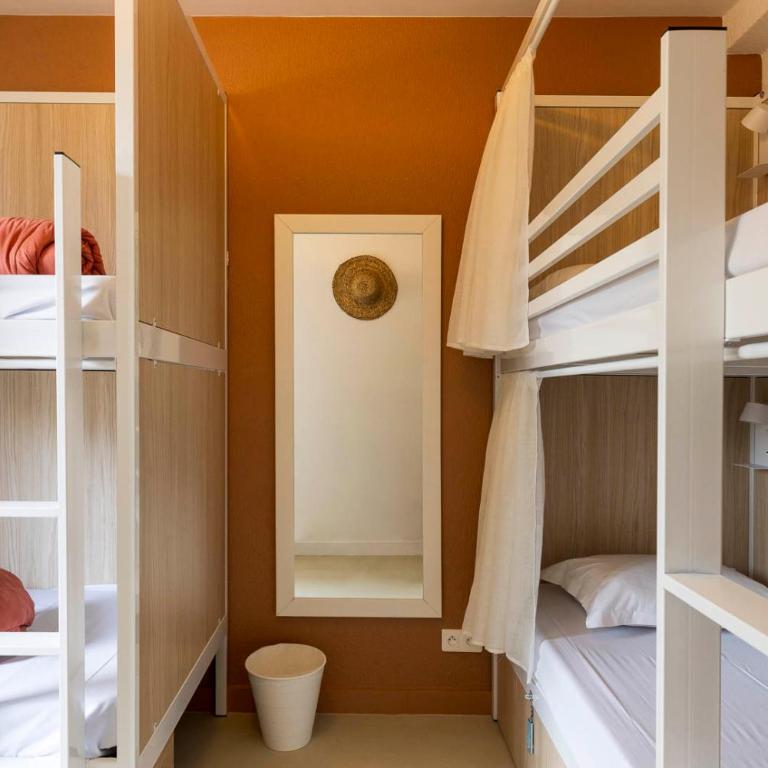 Corsica Hostel Porto Vecchio - partie chambre privée - Private Room - 4 Beds with Shared Bathroom - 1